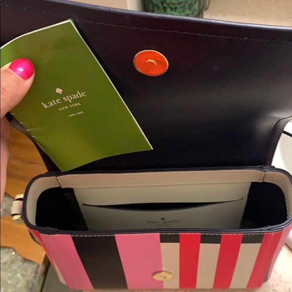 Kate spade handbag (ever so slightly worn)! - Picture 3 of 4